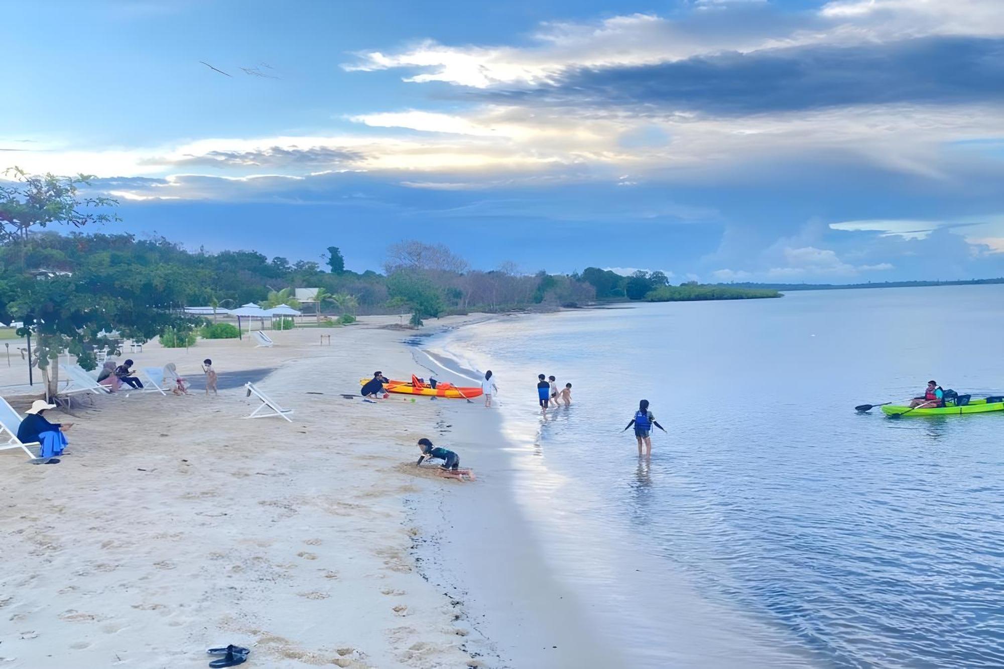 Kiki Beach Resort, Batam Galang Island Exteriör bild