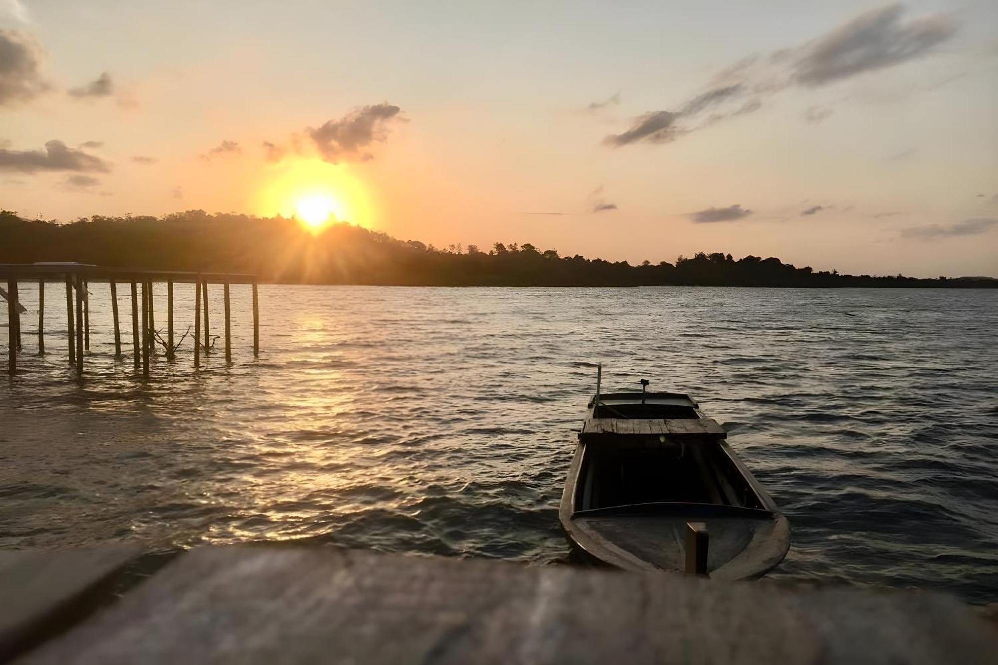Kiki Beach Resort, Batam Galang Island Exteriör bild